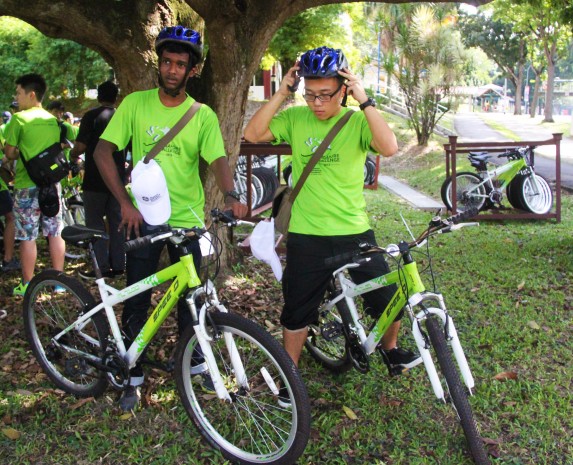 BIKING TO BISHAN: Part of the Singapore Challenge requires two members in the team to cycle to Bishan Park while the others walk. Once at the park, the team is supposed to explore different types of flora and fauna that will help them complete their tasks.