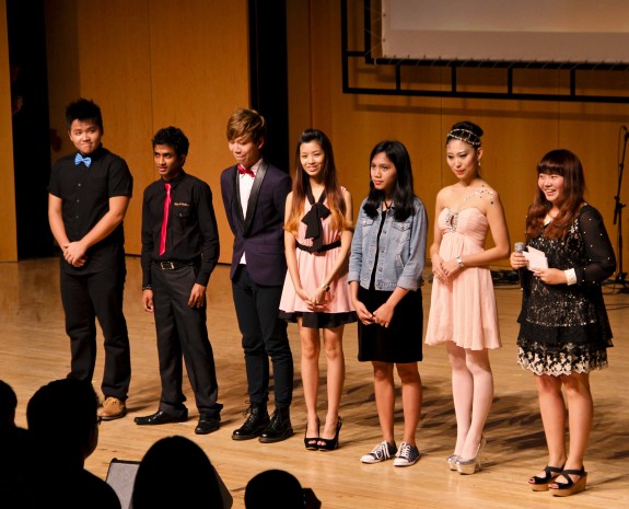 WAITING WITH BATED BREATH: The six iStar finalists, along with one of the emcees, await the judges’ final decision. Andi Sucipto (third from left) eventually emerged as the champion. (Photo: Muhammad Haiqal)