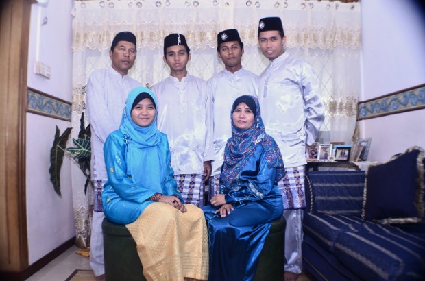 WE ARE FAMILY: Madam Sunemah poses with her family at their Bukit Panjang flat during Hari Raya celebrations in 2013. (Photo courtesy of Madam Sunemah Palok)