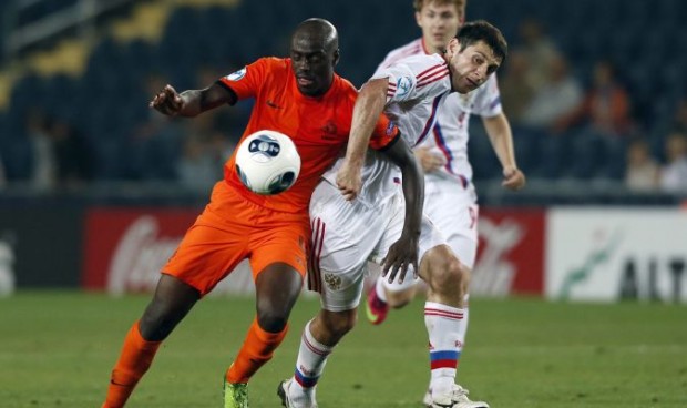SOLID AS A ROCK: Martins Indi (left) defending against a Russian player will be a force at the back for Holland . (Photo: Reuters/Darren Whiteside)