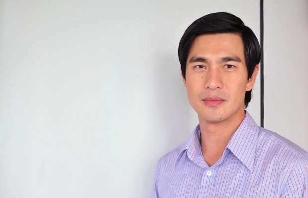 THAT 70S SHOW: Pierre Png was dressed in 70s style fashion, complete with a sleek back hairstyle to promote his upcoming television series Mata Mata. (Photo: Humaira Wahab)