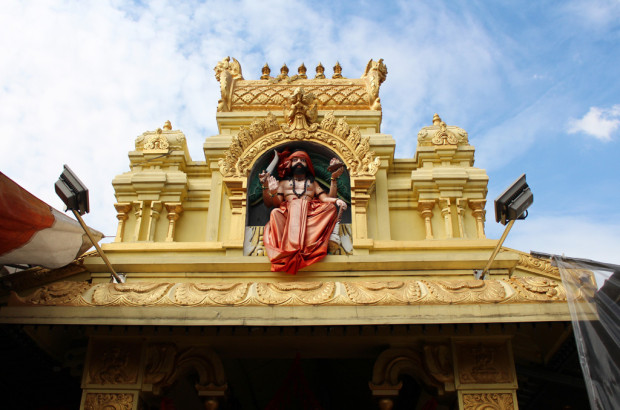 A PECULIAR NEIGHBOUR: Barely just a stone’s throw away, the Sree Veeramuthu Muneeswarar Temple stands under the same roof with Hock Huat Keng Temple, showing that harmony can always be established. (Photo: Emmanuel Phua)