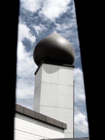 CALL TO PRAYER: The Masjid Darul Makmur mosque was completed in 1987. It stands out against Yishun Neighbourhood Park. Unlike the olden days where the tall sculpture at mosques were used for calling people to pray, they now use speakers and keep the tradition of the building. (PHOTO BY: Maurice Lim)