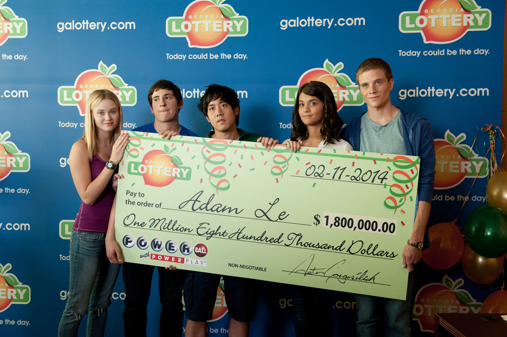 HIT THE JACKPOT: The main cast of Project Almanac thought that Paramount Pictures has casted the right group of people to be part of this film as the 5 shares a strong chemistry with each other. (Photo courtesy of: United International Pictures)