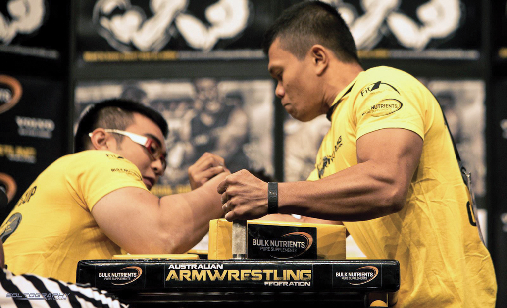 Valen Low vs Nizar Yusof: Valen Low vs Nizar Yusof from Malaysia at the FitX Armwrestling Cup 2014, Melbourne Australia. PHOTO COURTESY: VALEN LOW