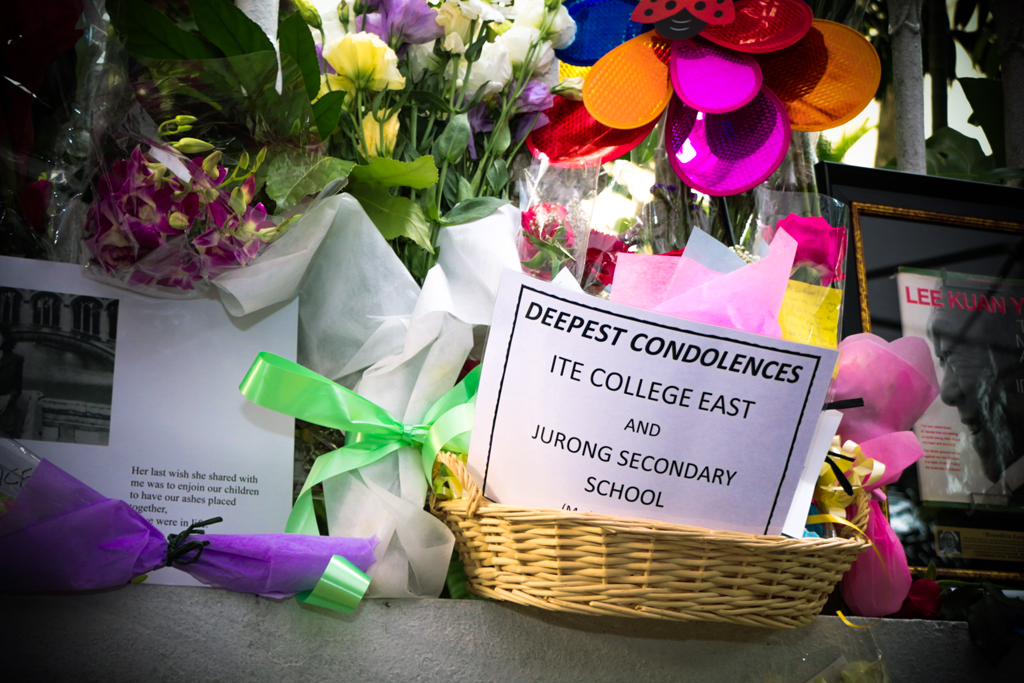 UNITED IN GRIEF: Students and teachers from ITE College East and Jurong Secondary School joined together to present their bouquet of flowers for Mr Lee at the Istana. (Photo: Azmi Athni)