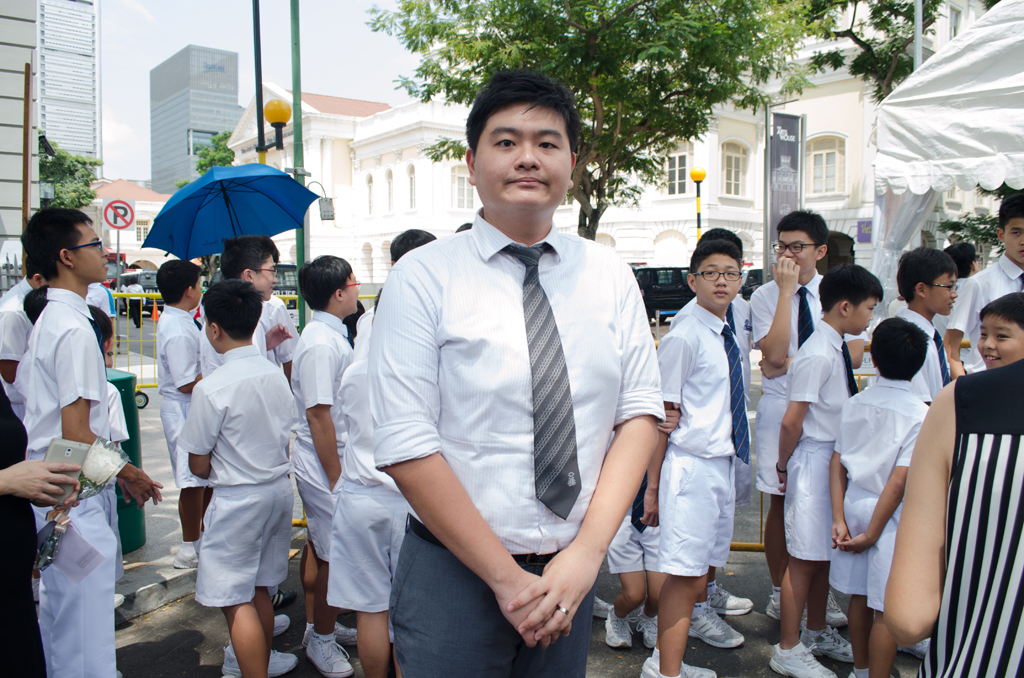 Mr Alvin Lee Chia Wei, 29,  a teacher at Maris Stella High brought students to pay tribute to the late Mr Lee Kuan Yew. The intention of bringing the students to the Parliament House was to educate the young students on Mr Lee Kuan Yew’s contribution to the country. Mr Lee hopes that that the next generation of Singaporeans learn from Mr Lee Kuan Yew’s resilience, to carry on his legacy. Maris Stella High had already given a speech to its students about Mr Lee Kuan Yew, there were pictures and slides to accompany the session.  (Photo: Marcus Tan)