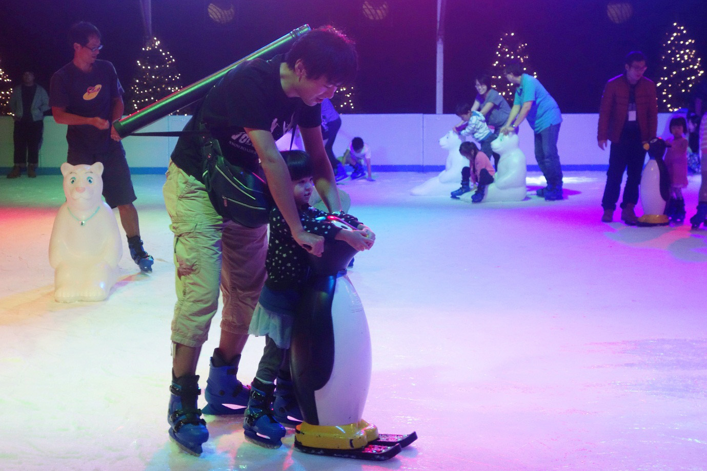 WHITE CHRISTMAS: A 20.3-metre wide indoor chamber, the Ice Palace, makes its debut this year. The new attraction includes the Snow Playground where kids can enjoy the cool white snow for hours on end. Photo: Nicole Gonzales