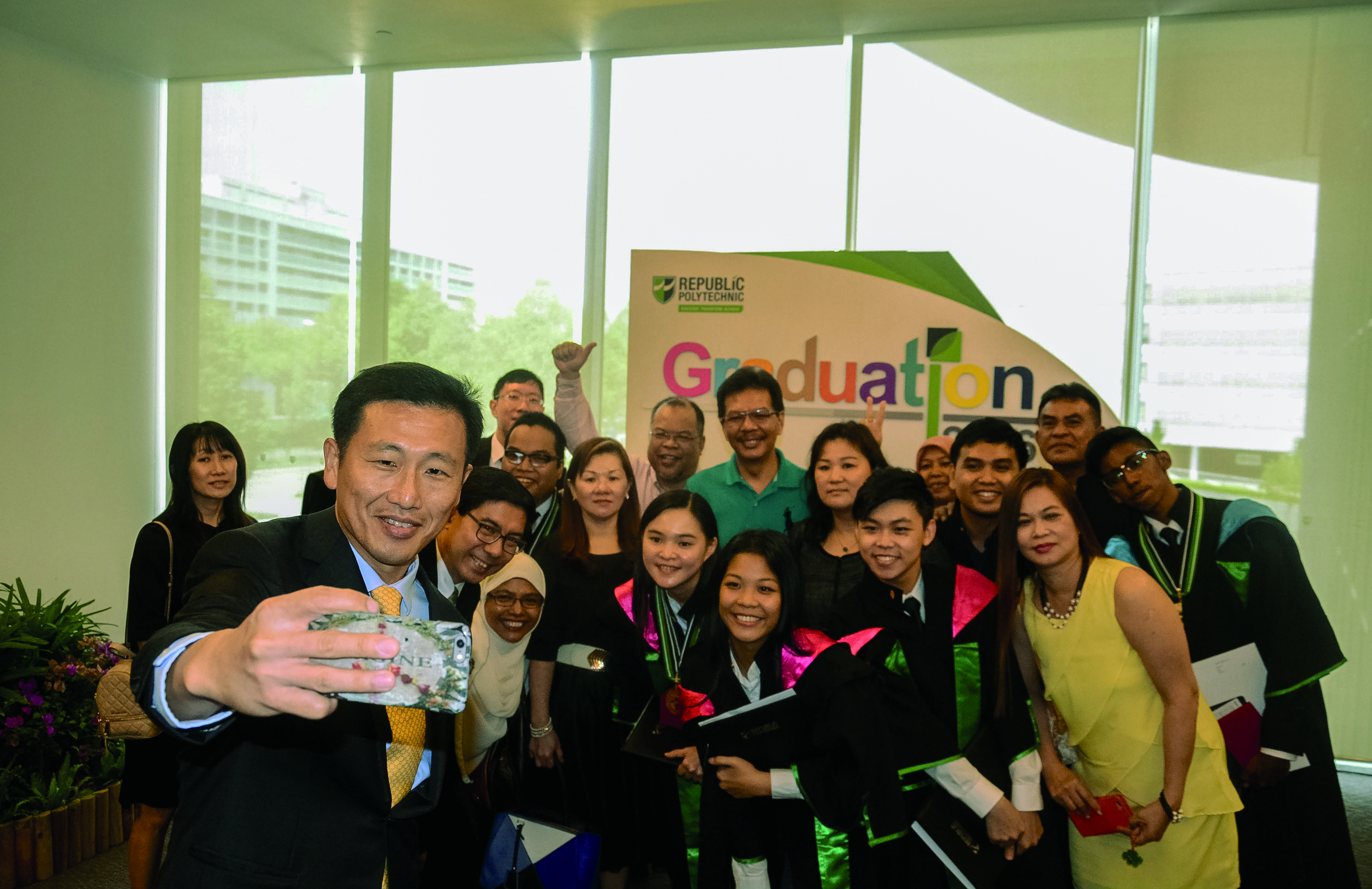 CELEBRITY SELFIE: Acting Minister of Education Mr Ong Ye Kung, takes a selfie with the gold medalists of this year’s 2016 graduating cohort together with their parents, and Principal Mr Yeo Li Pheow. These students have excelled in their respective diplomas and made their mark as the top graduating students of this cohort. (PHOTO BY: SYED SHAFFIQ)