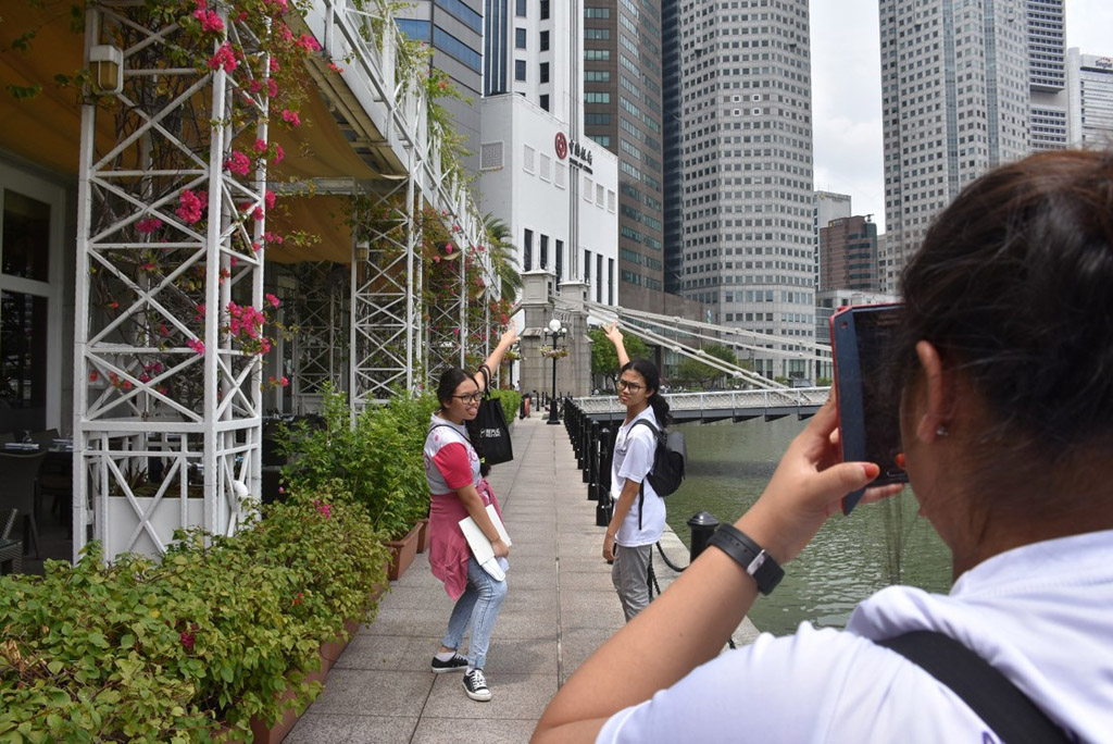 PICTURE PERFECT: The Civic District is an architectural heaven which gave students plenty of opportunities to snap Instagram worthy pictures. In addition, participants got to put themselves in the shoes of tourists and learn more about what would interest them. (Photo: Maisha Samiha)  