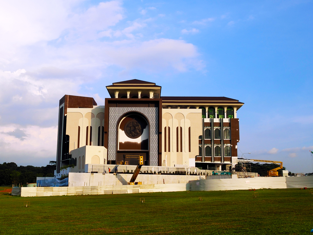 LEGACY LIVES ON: Located at Woodlands Drive 17, this new mosque is a tribute to the Republic’s first President, Yusof Ishak. Blending modern and traditional mosque characteristics, Yusof Ishak Mosque is set to open by early 2017. PHOTO: Salwa Nadhirah